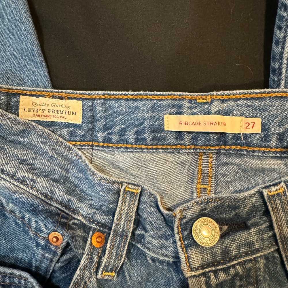 Levi's Premium Ribcage Straight Jeans - Picture 2 of 3